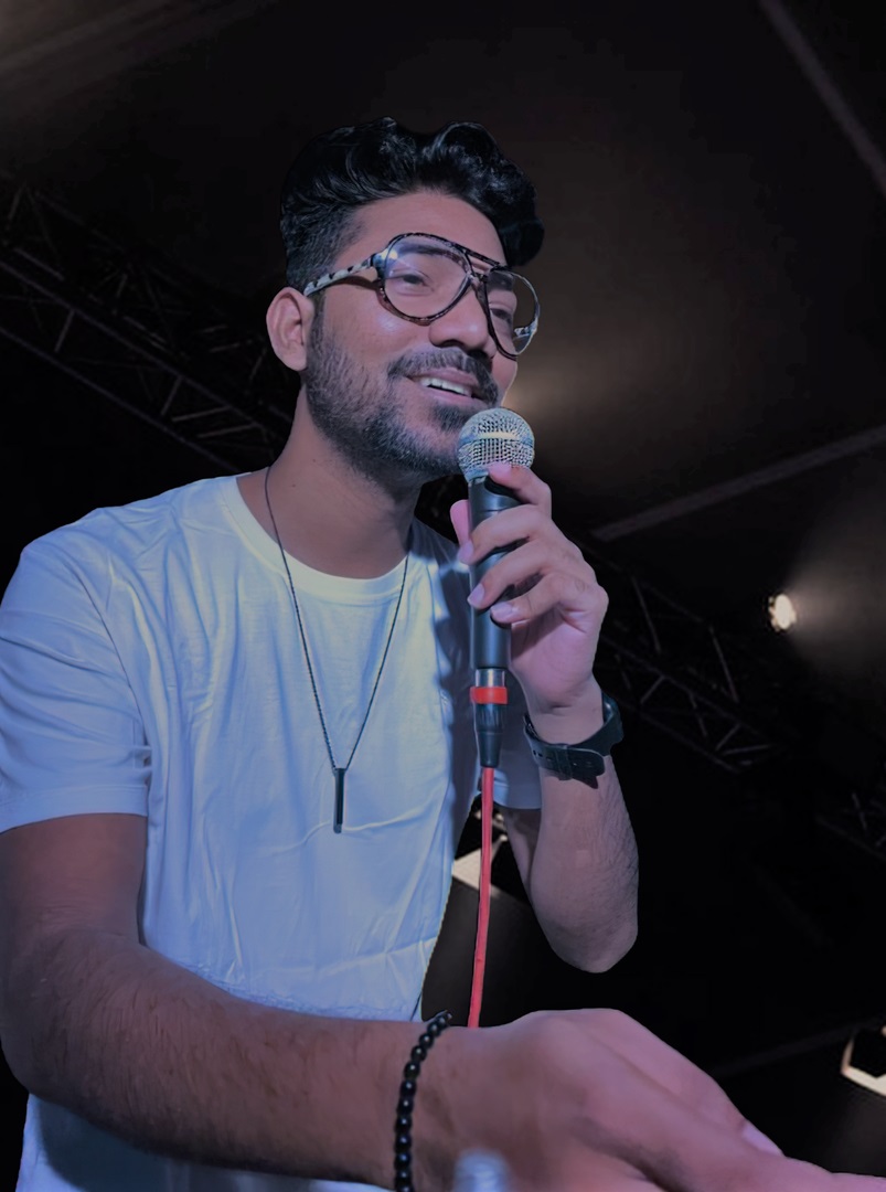 Yogi M live singer